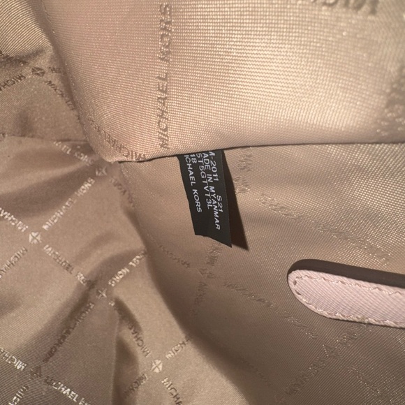 Michael Kors Pink Shoulder Bag with Gold Chain Straps - Picture 4 of 6